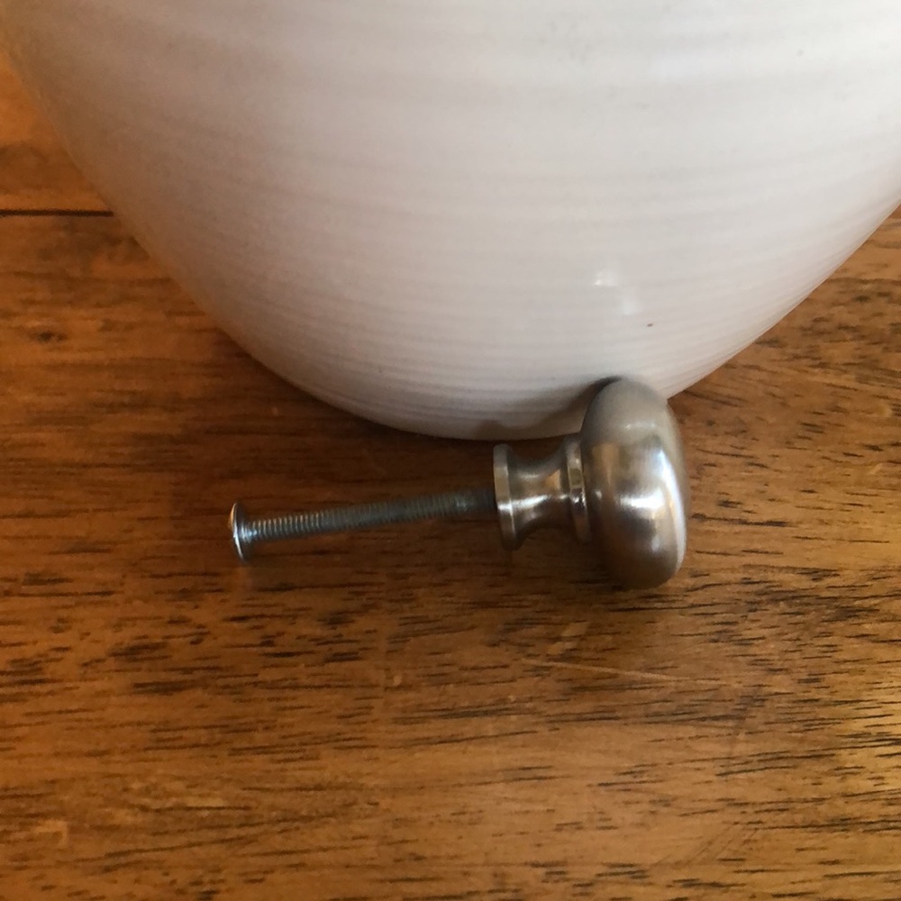 Silver Cabinet knobs. - Picture 3 of 3